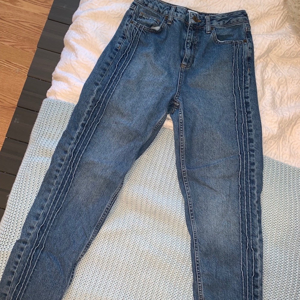 Urban Outfitters mom jeans